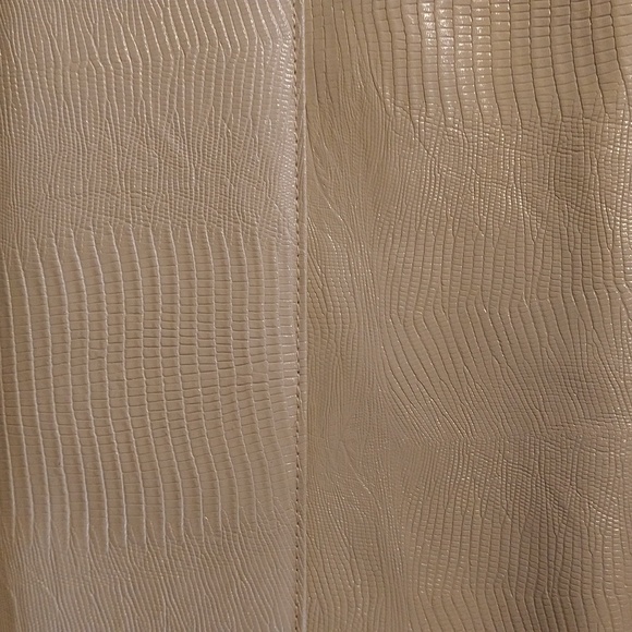 EUC. Made in Taiwan crossbody/clutch cream-colored bag. - Picture 4 of 10